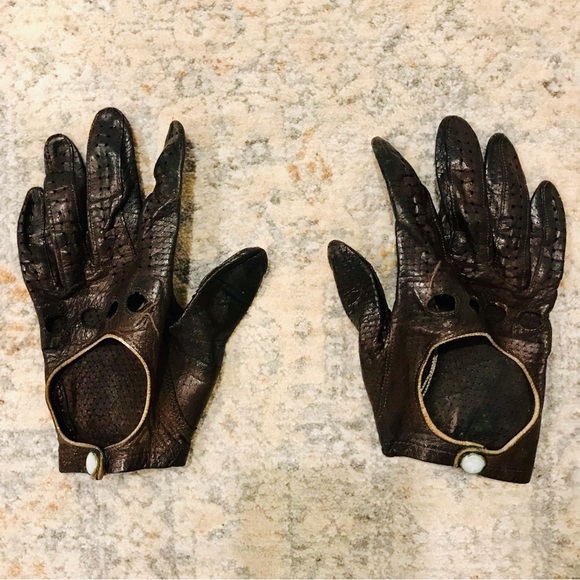 Vintage brown drivers leather gloves. Good used condition. Estimate size: 6.5 - Picture 8 of 10